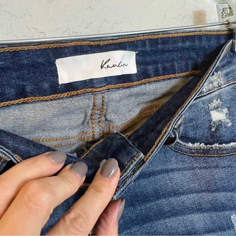 KanCan Distressed Tapered hem Slit Medium Wash‎ Jeans 7/27